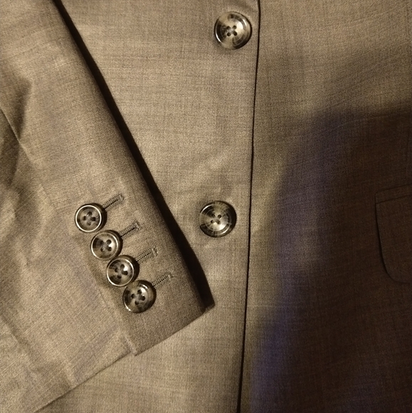 Suite - Picture 8 of 10